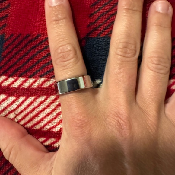 It’s a oura ring size 7.